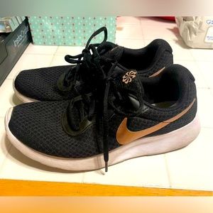 Women’s Nike Shoes Size 8.5